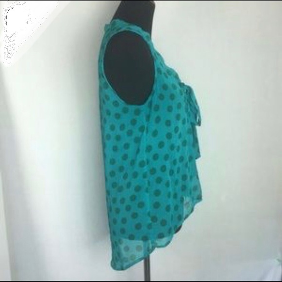 Xhilaration sleeveless shirt - Picture 2 of 6